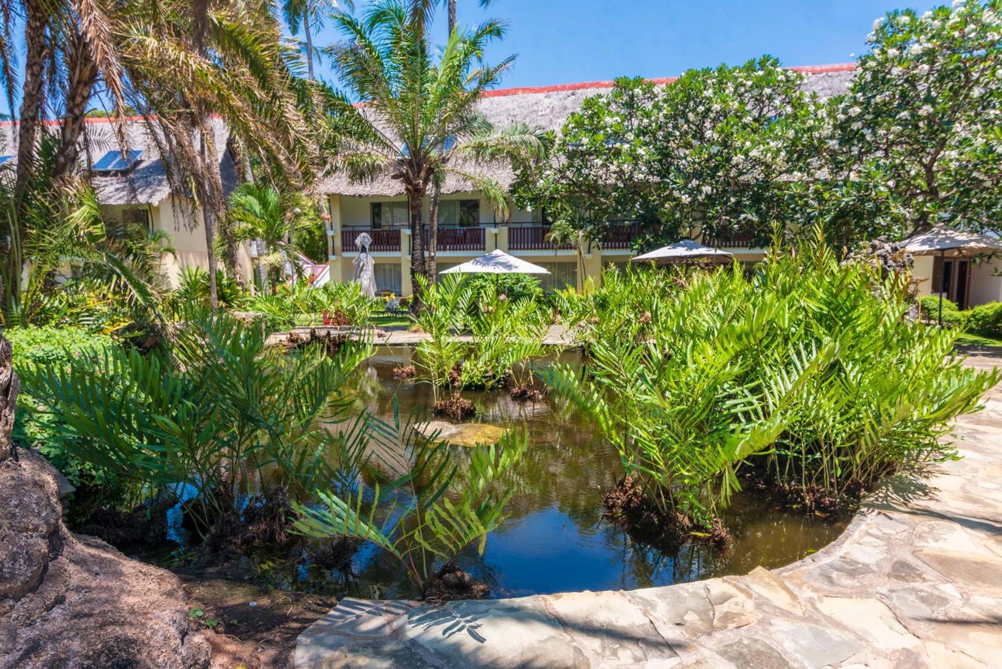 Bahari Beach Hotel Mombasa Exterior photo