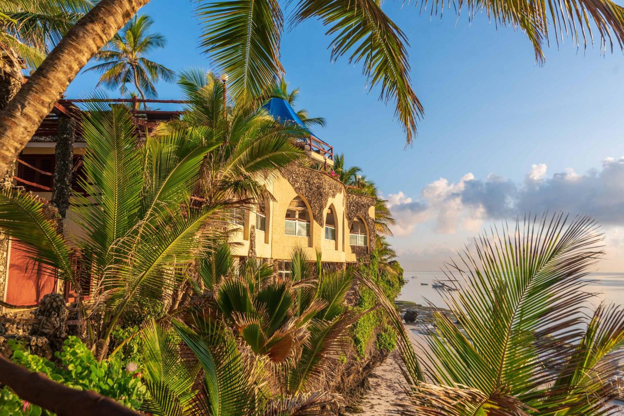 Bahari Beach Hotel Mombasa Exterior photo