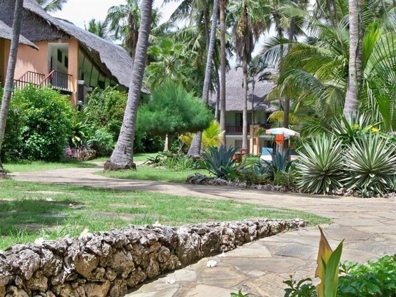 Bahari Beach Hotel Mombasa Exterior photo